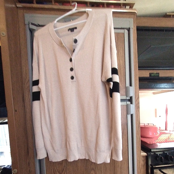 Sweater - Picture 1 of 3